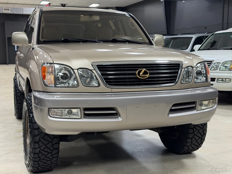 2000 Lexus LX 2nd Gen - Image 5 of 12