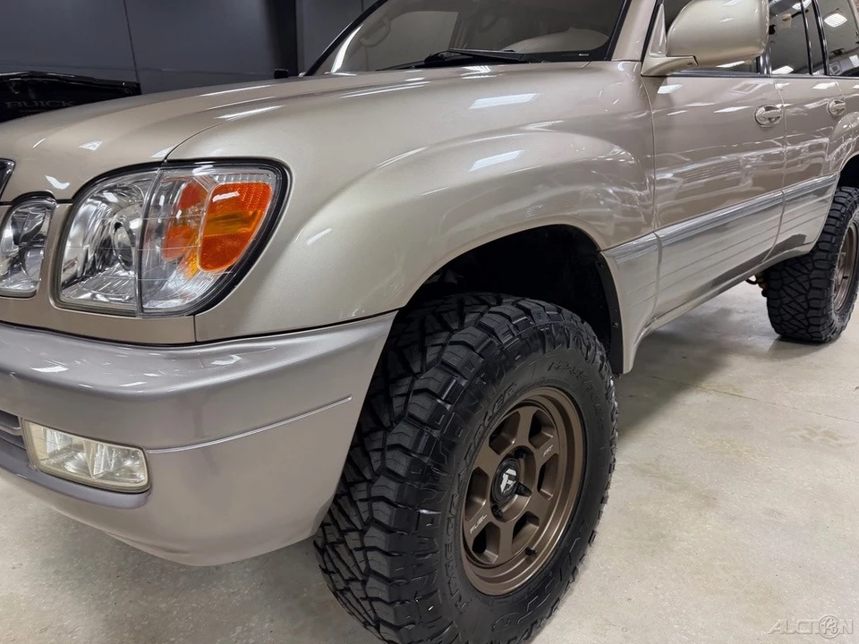 2000 Lexus LX 2nd Gen - Image 11 of 12