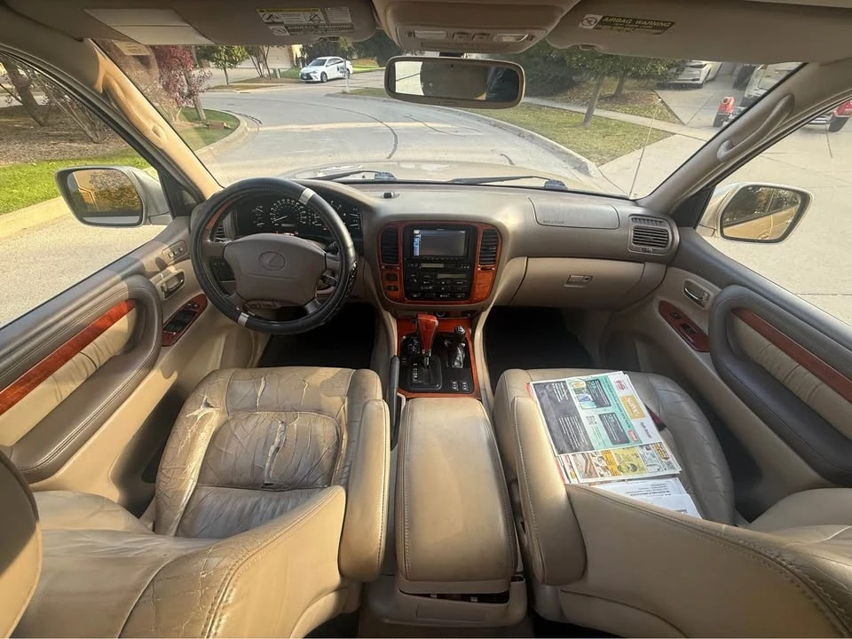 2000 Lexus LX 2nd Gen - Image 9 of 12