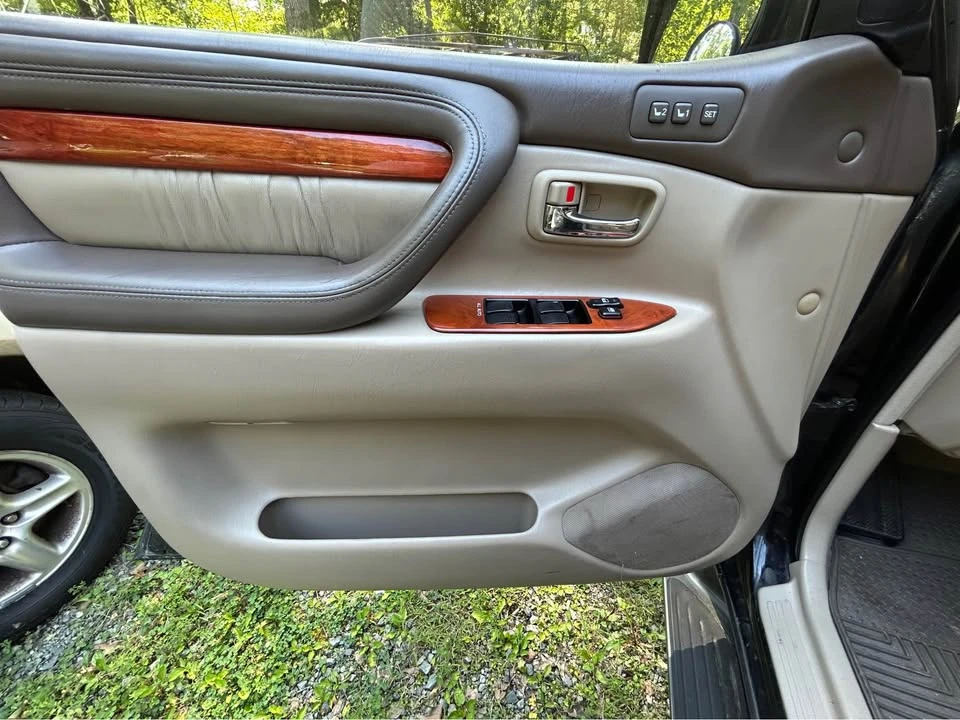 2000 Lexus LX 2nd Gen - Image 9 of 16