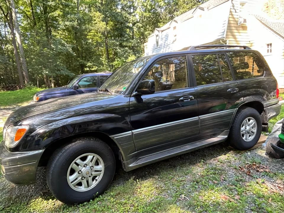 2000 Lexus LX 2nd Gen - Image 2 of 16