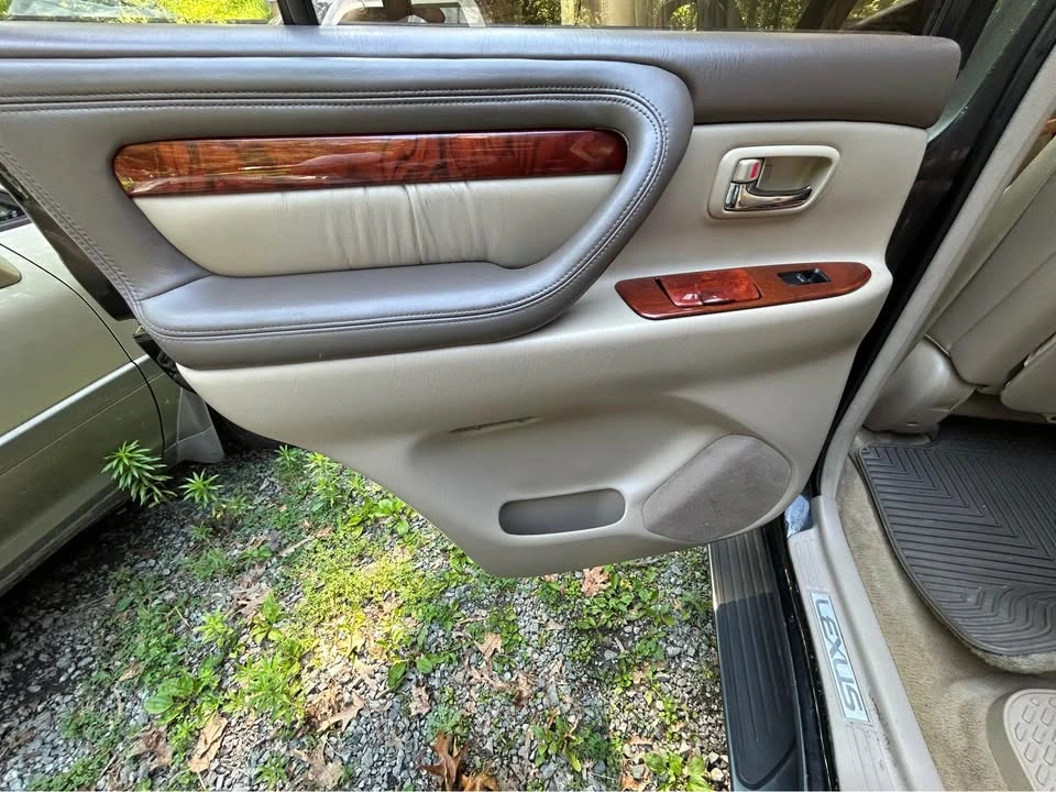 2000 Lexus LX 2nd Gen - Image 10 of 16