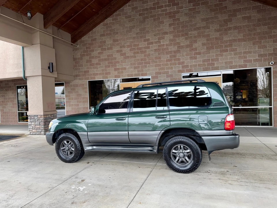 2000 Lexus LX 2nd Gen - Image 13 of 21