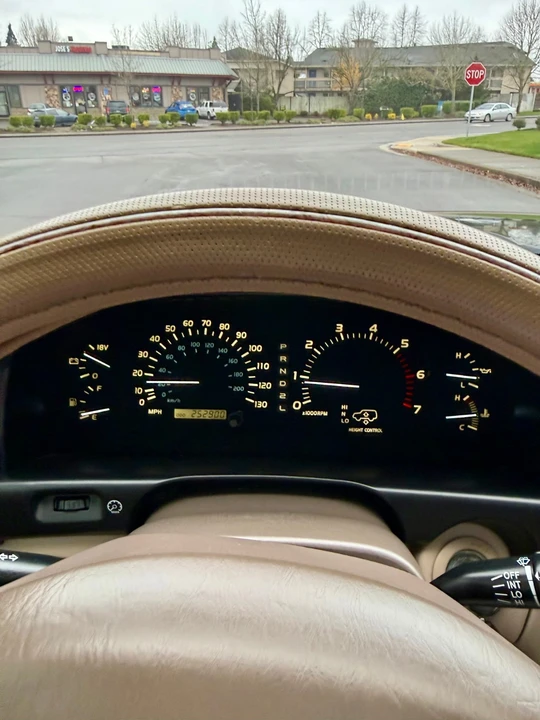 2000 Lexus LX 2nd Gen - Image 20 of 21