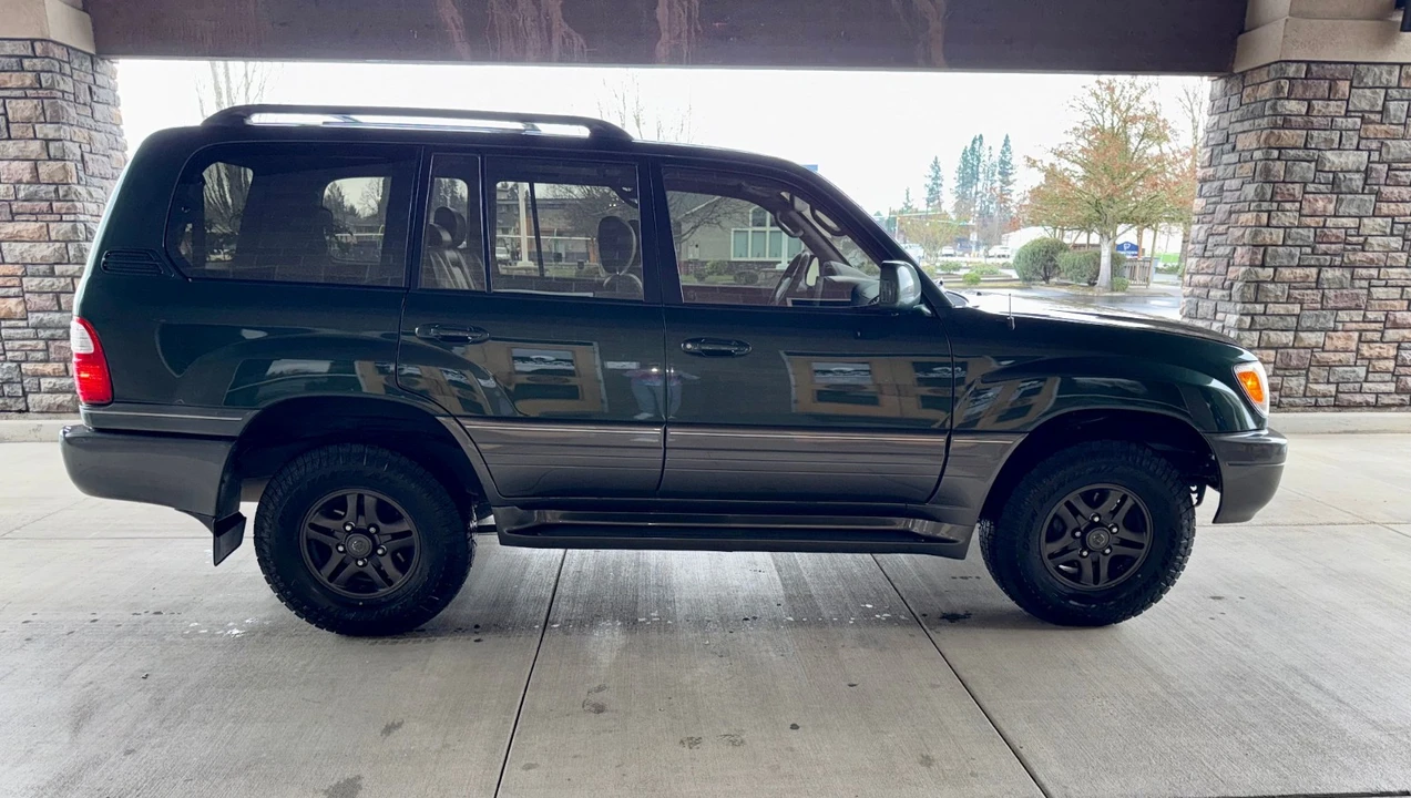 2000 Lexus LX 2nd Gen - Image 2 of 21
