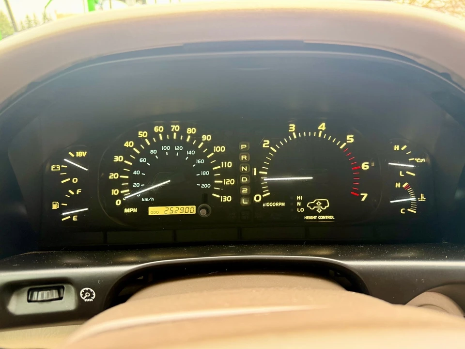 2000 Lexus LX 2nd Gen - Image 17 of 21