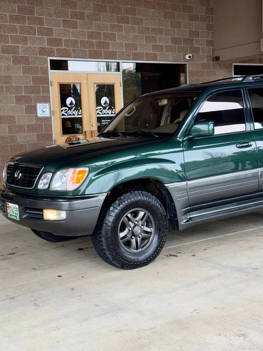 2000 Lexus LX 2nd Gen - Image 14 of 21
