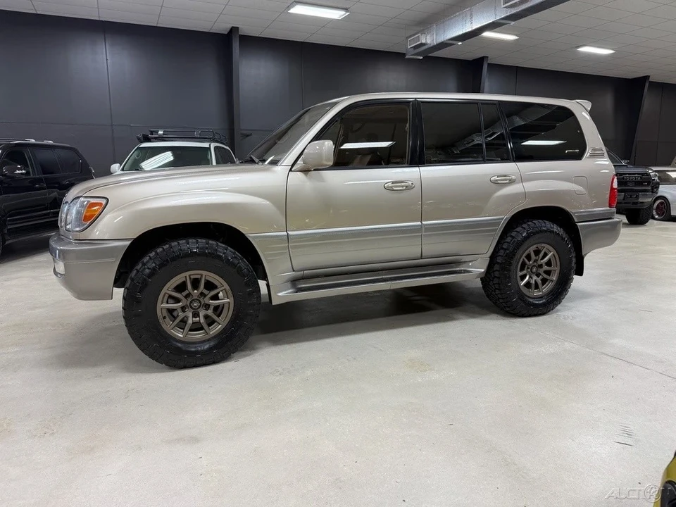 2000 Lexus LX 2nd Gen - Image 5 of 12