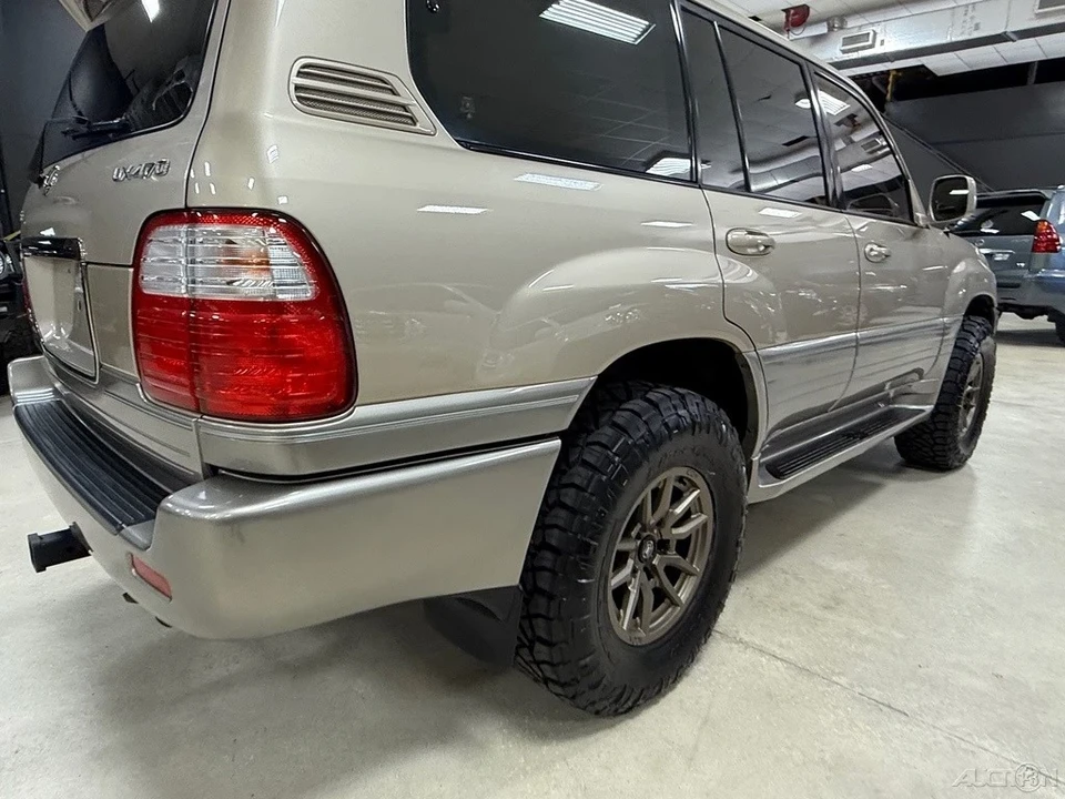 2000 Lexus LX 2nd Gen - Image 12 of 12