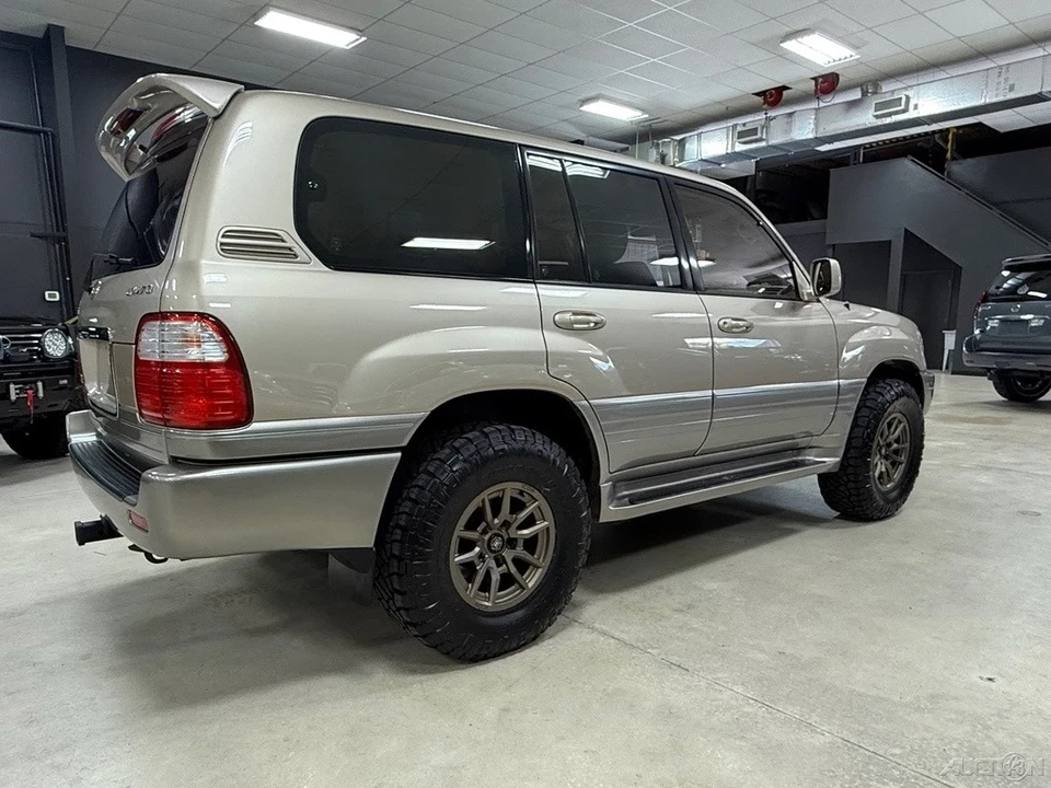 2000 Lexus LX 2nd Gen - Image 10 of 12