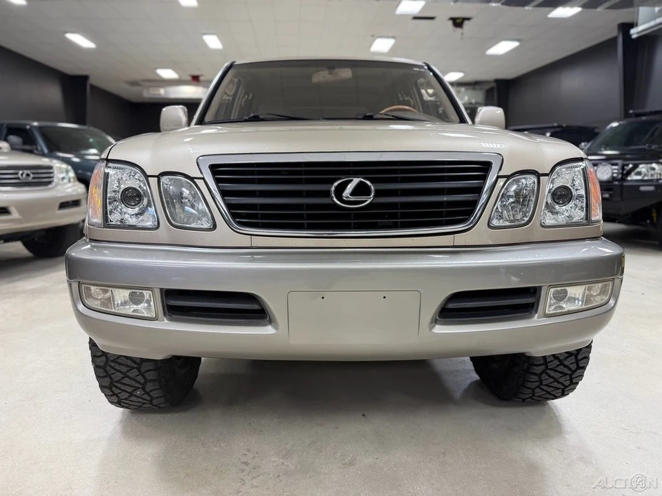 2000 Lexus LX 2nd Gen - Image 3 of 12
