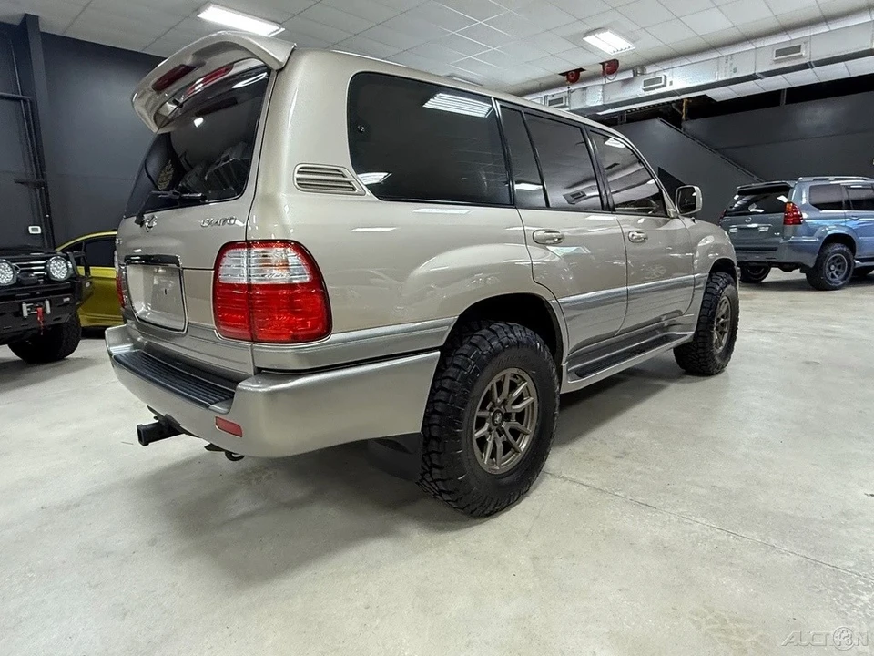 2000 Lexus LX 2nd Gen - Image 11 of 12