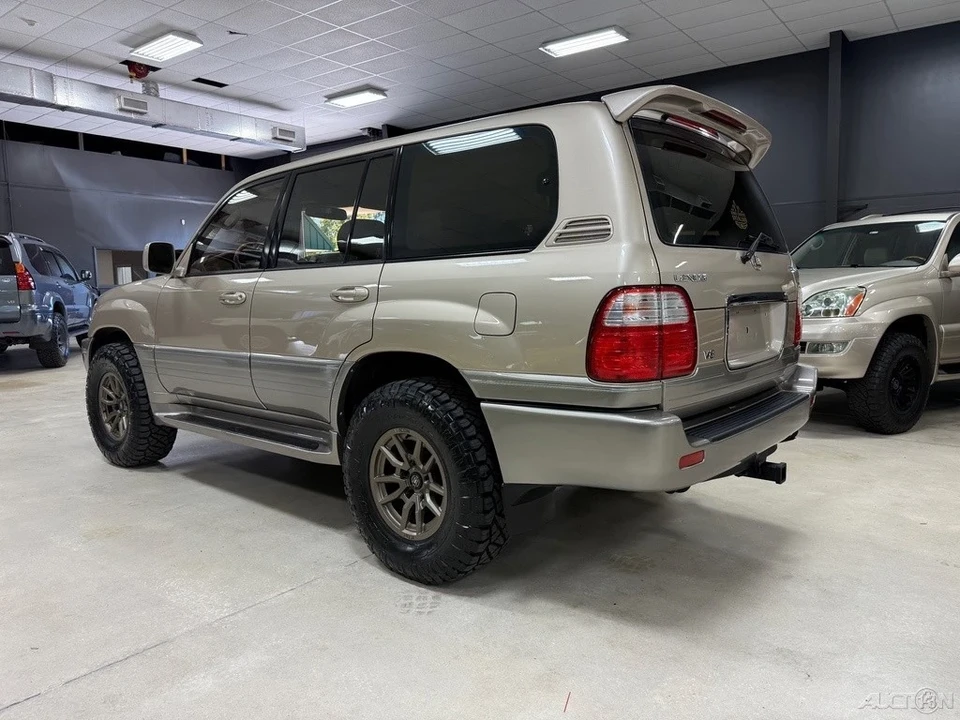 2000 Lexus LX 2nd Gen - Image 4 of 12