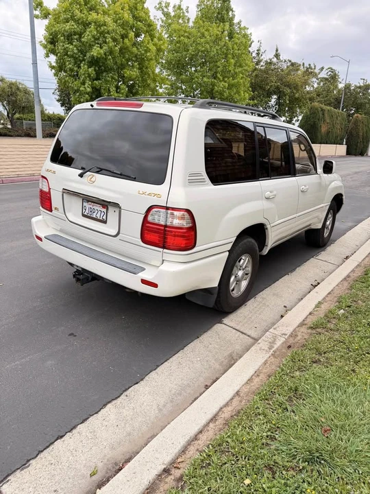 2000 Lexus LX 2nd Gen - Image 3 of 11