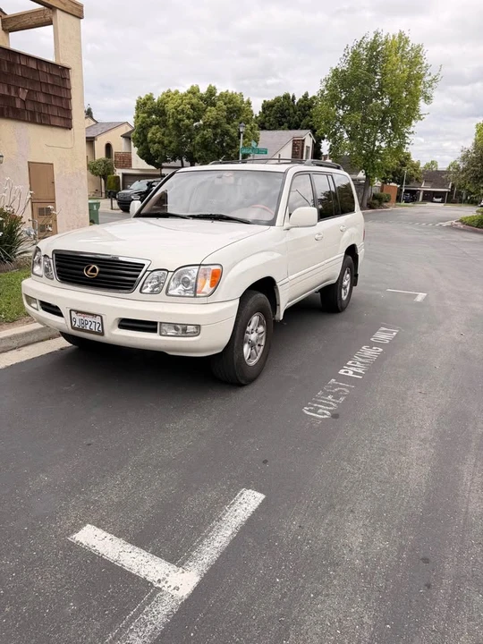 2000 Lexus LX 2nd Gen - Image 4 of 11