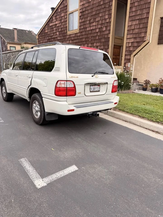 2000 Lexus LX 2nd Gen - Image 5 of 11
