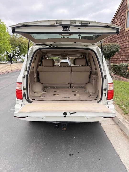 2000 Lexus LX 2nd Gen - Image 8 of 11