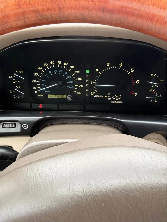 2000 Lexus LX 2nd Gen - Image 9 of 11