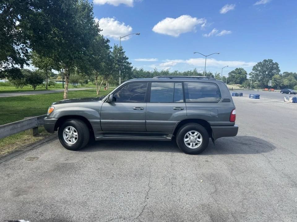2000 Lexus LX 2nd Gen - Image 2 of 7