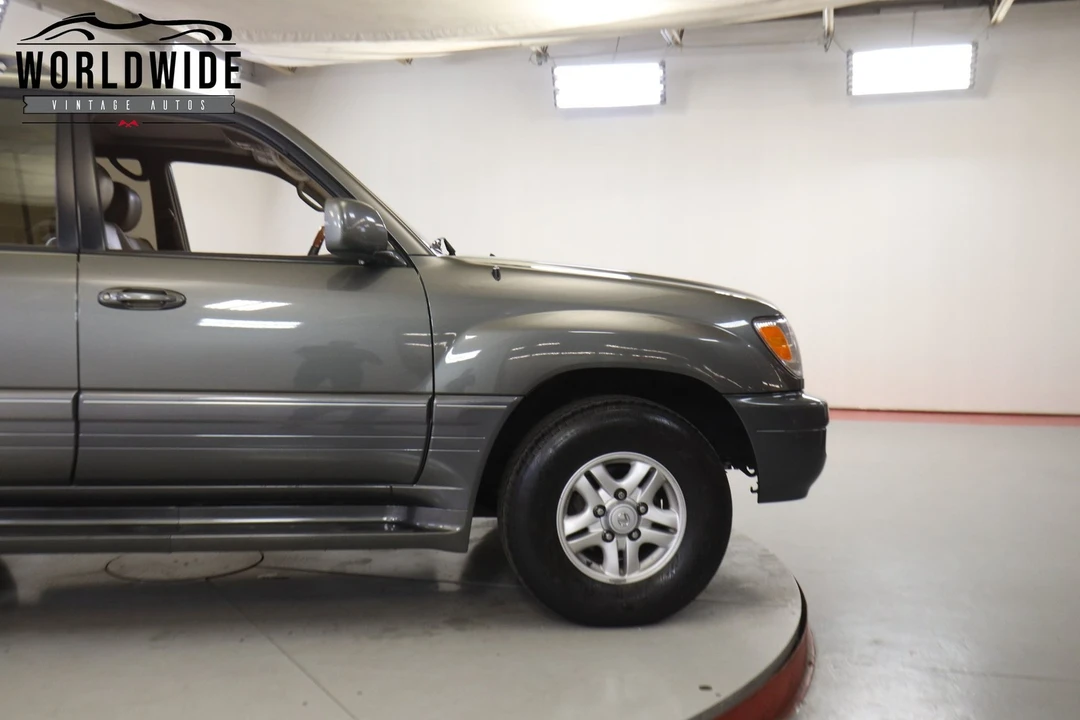 2000 Lexus LX 2nd Gen - Image 8 of 12