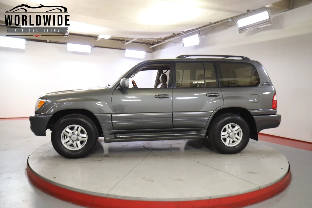 2000 Lexus LX 2nd Gen - Image 3 of 12