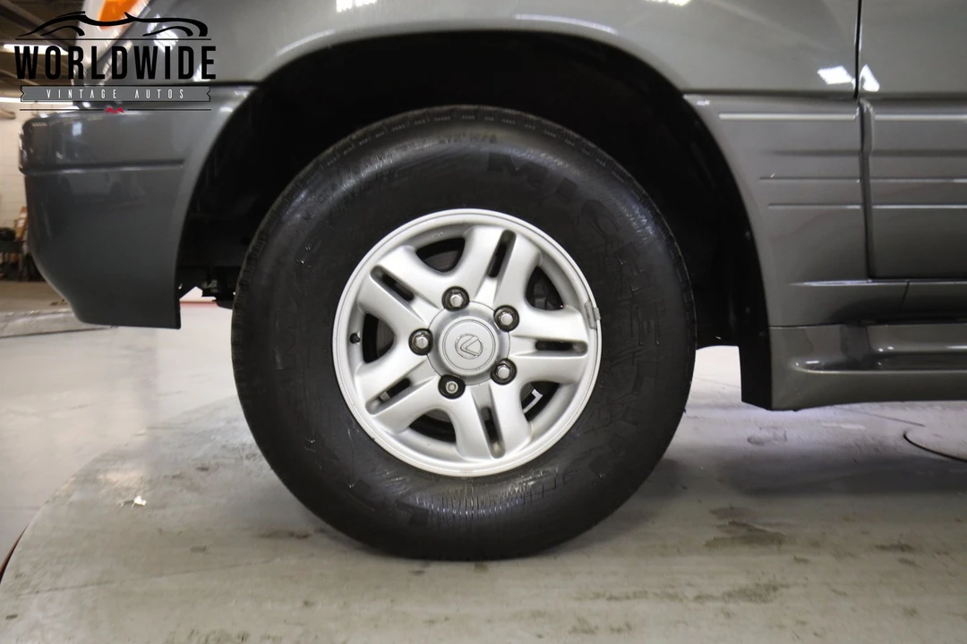 2000 Lexus LX 2nd Gen - Image 12 of 12
