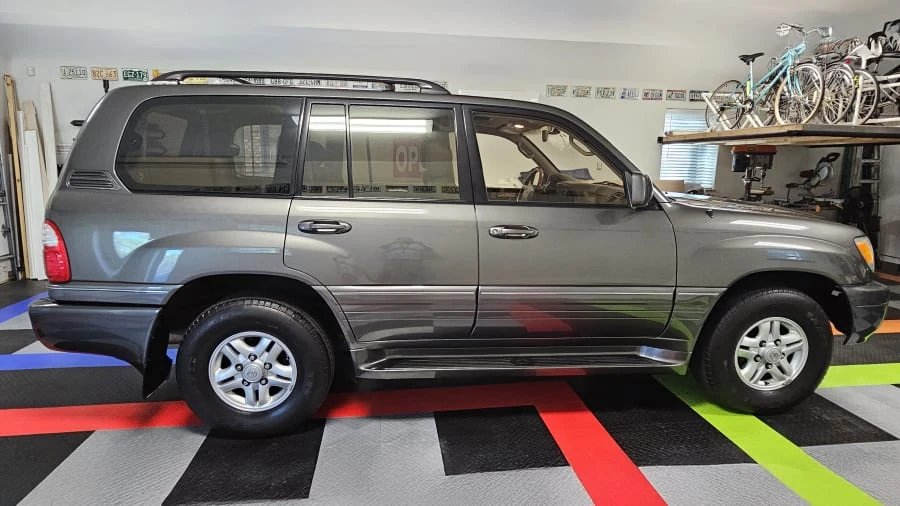2000 Lexus LX 2nd Gen - Image 11 of 31