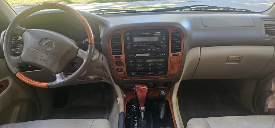 2000 Lexus LX 2nd Gen - Image 17 of 31