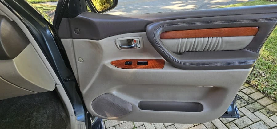 2000 Lexus LX 2nd Gen - Image 20 of 31