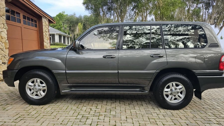 2000 Lexus LX 2nd Gen - Image 13 of 31