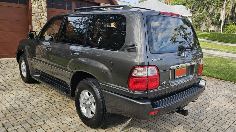2000 Lexus LX 2nd Gen - Image 12 of 31