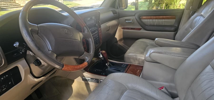 2000 Lexus LX 2nd Gen - Image 15 of 31