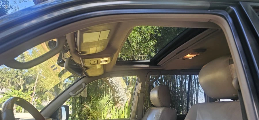 2000 Lexus LX 2nd Gen - Image 23 of 31