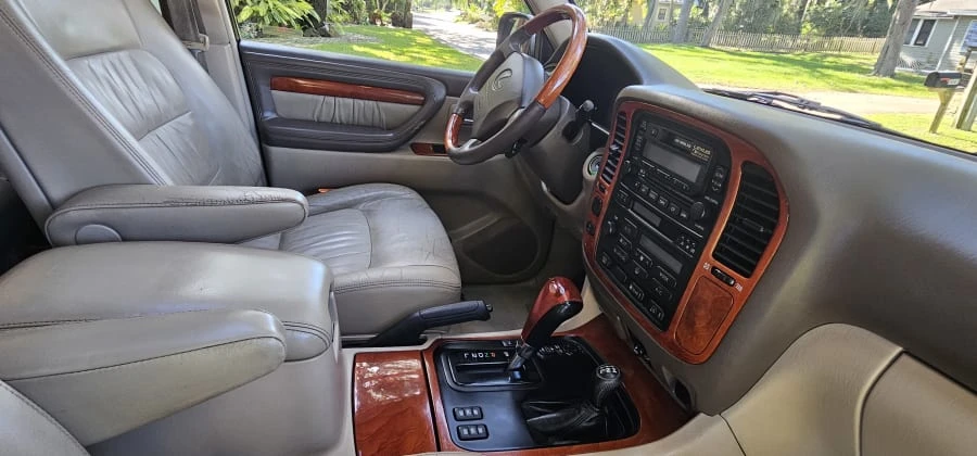 2000 Lexus LX 2nd Gen - Image 16 of 31