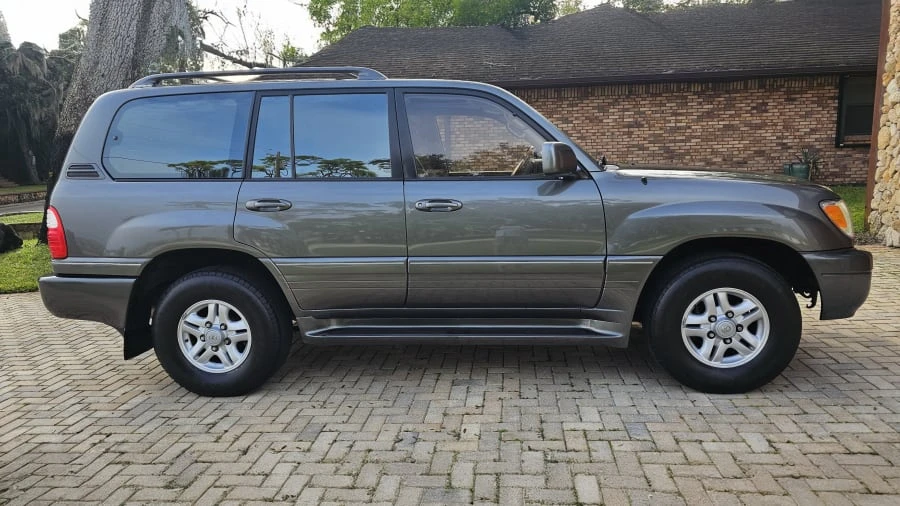 2000 Lexus LX 2nd Gen - Image 14 of 31