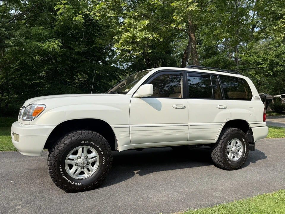 2000 Lexus LX 2nd Gen - Image 4 of 31
