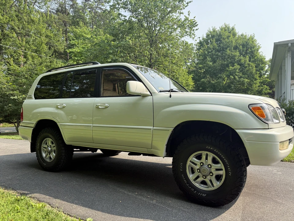 2000 Lexus LX 2nd Gen - Image 14 of 31