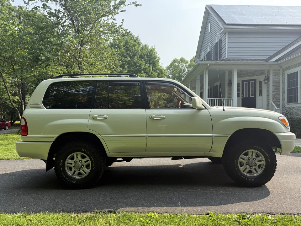 2000 Lexus LX 2nd Gen - Image 12 of 31