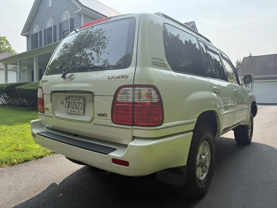 2000 Lexus LX 2nd Gen - Image 10 of 31