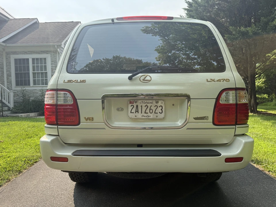 2000 Lexus LX 2nd Gen - Image 9 of 31
