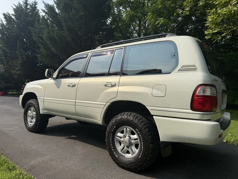 2000 Lexus LX 2nd Gen - Image 6 of 31