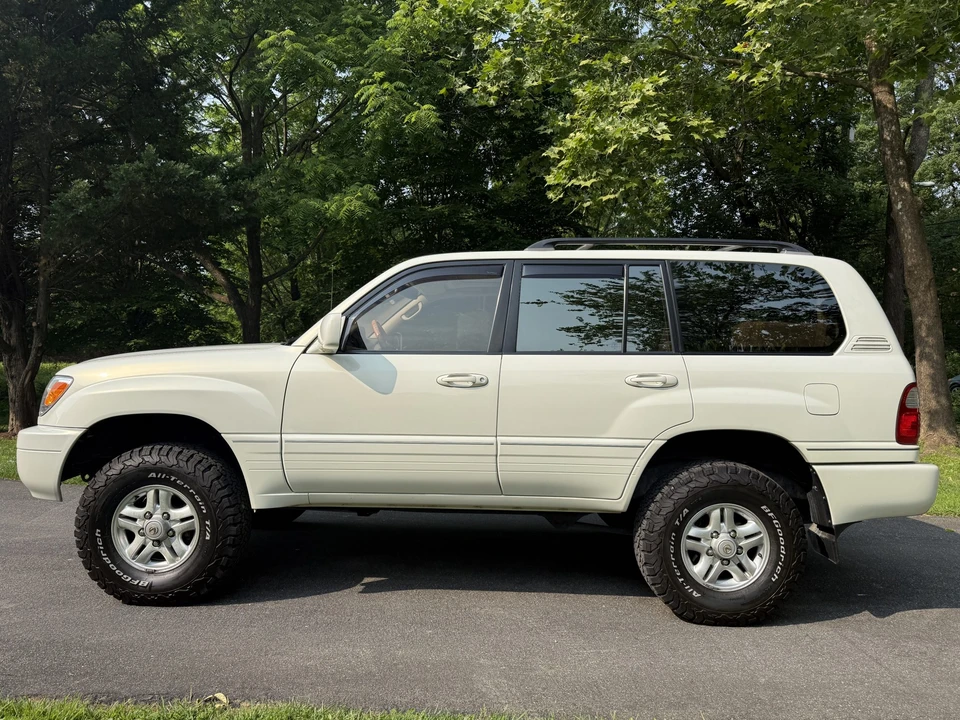2000 Lexus LX 2nd Gen - Image 5 of 31