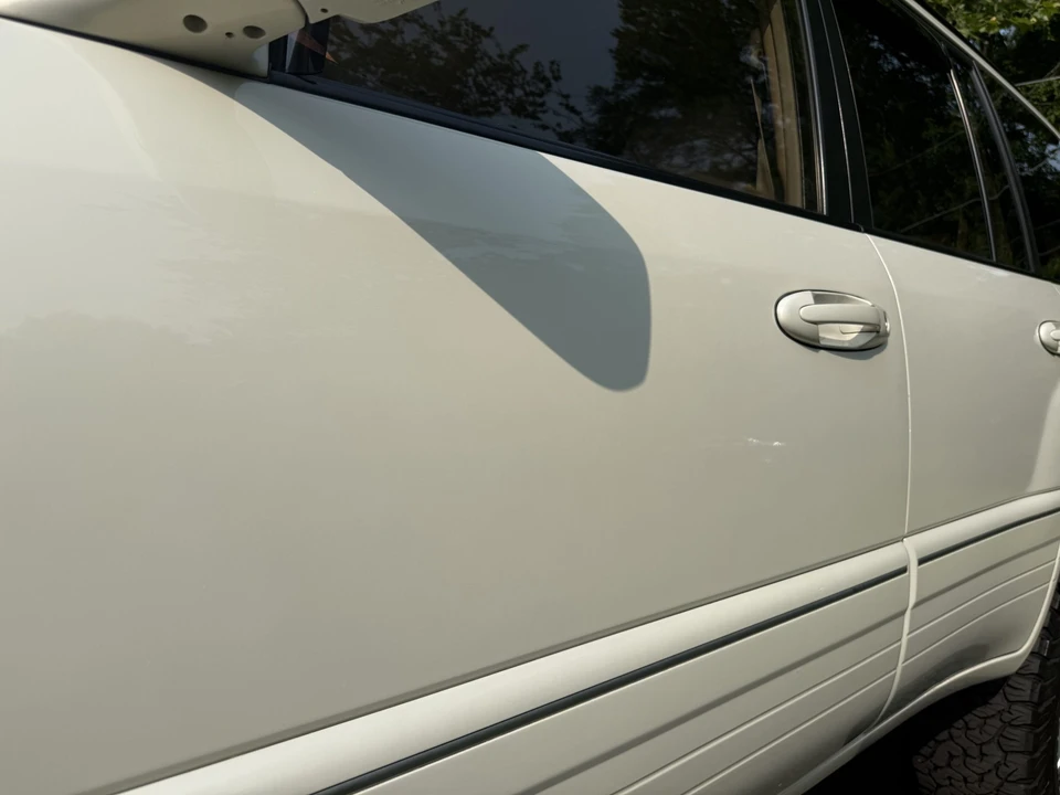 2000 Lexus LX 2nd Gen - Image 26 of 31
