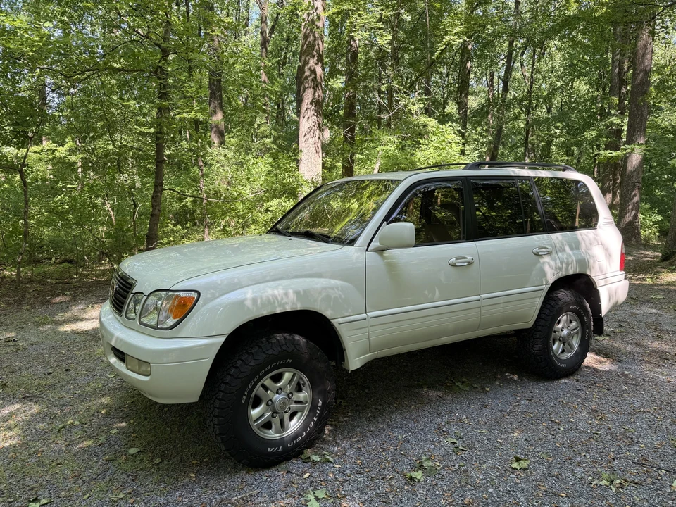 2000 Lexus LX 2nd Gen - Image 3 of 31