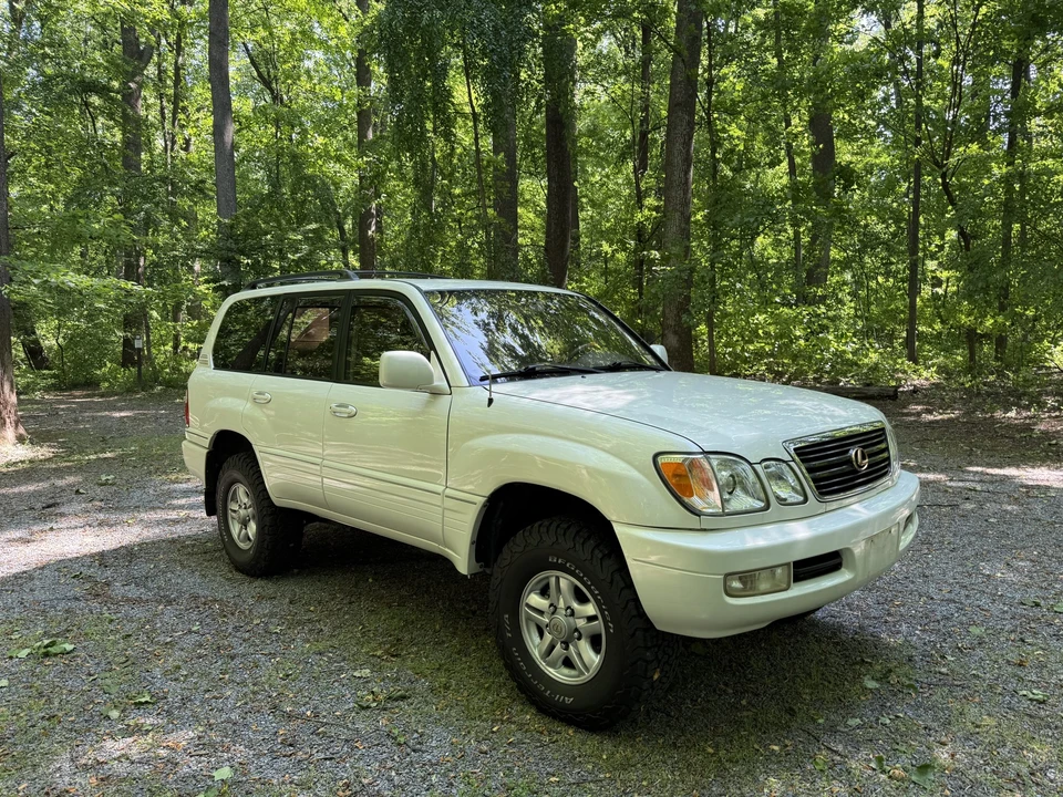 2000 Lexus LX 2nd Gen - Image 16 of 31