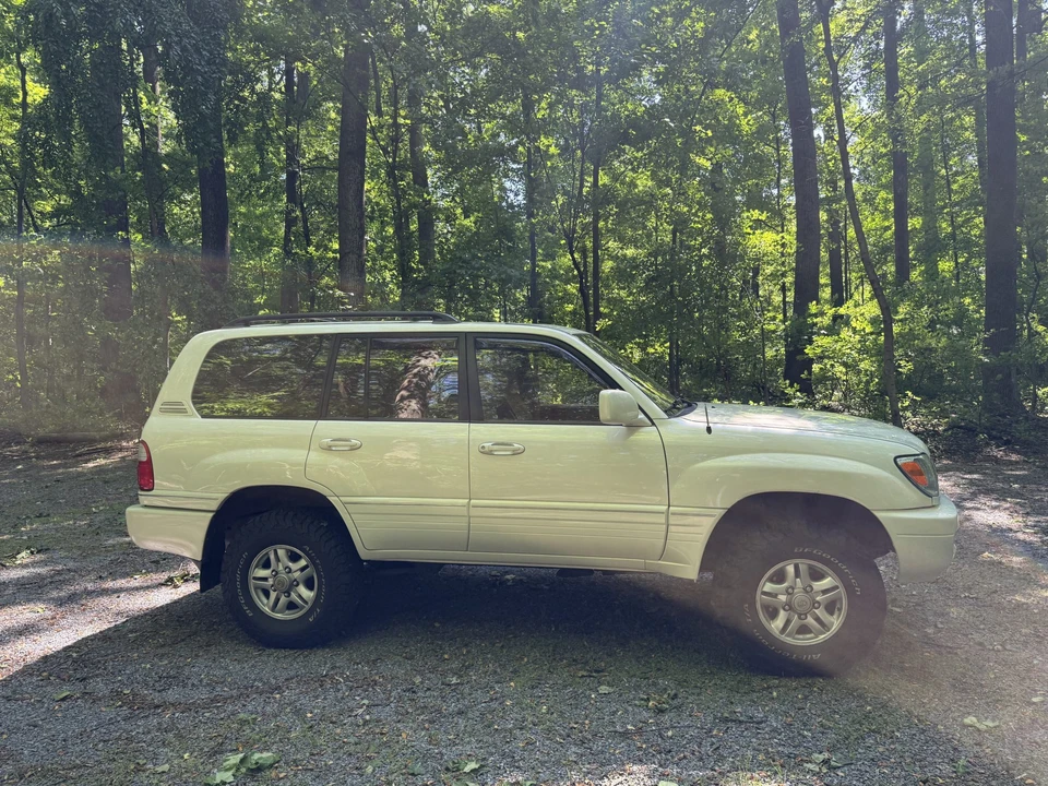 2000 Lexus LX 2nd Gen - Image 13 of 31
