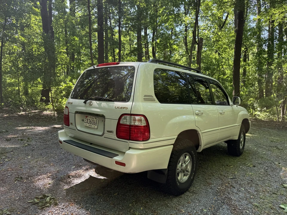 2000 Lexus LX 2nd Gen - Image 11 of 31
