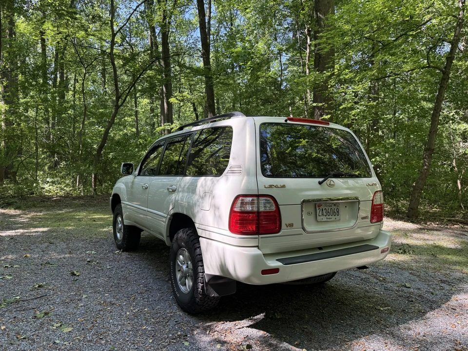 2000 Lexus LX 2nd Gen - Image 8 of 31