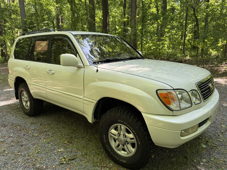2000 Lexus LX 2nd Gen - Image 15 of 31