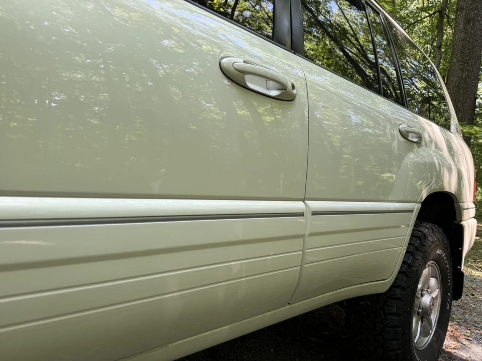 2000 Lexus LX 2nd Gen - Image 21 of 31